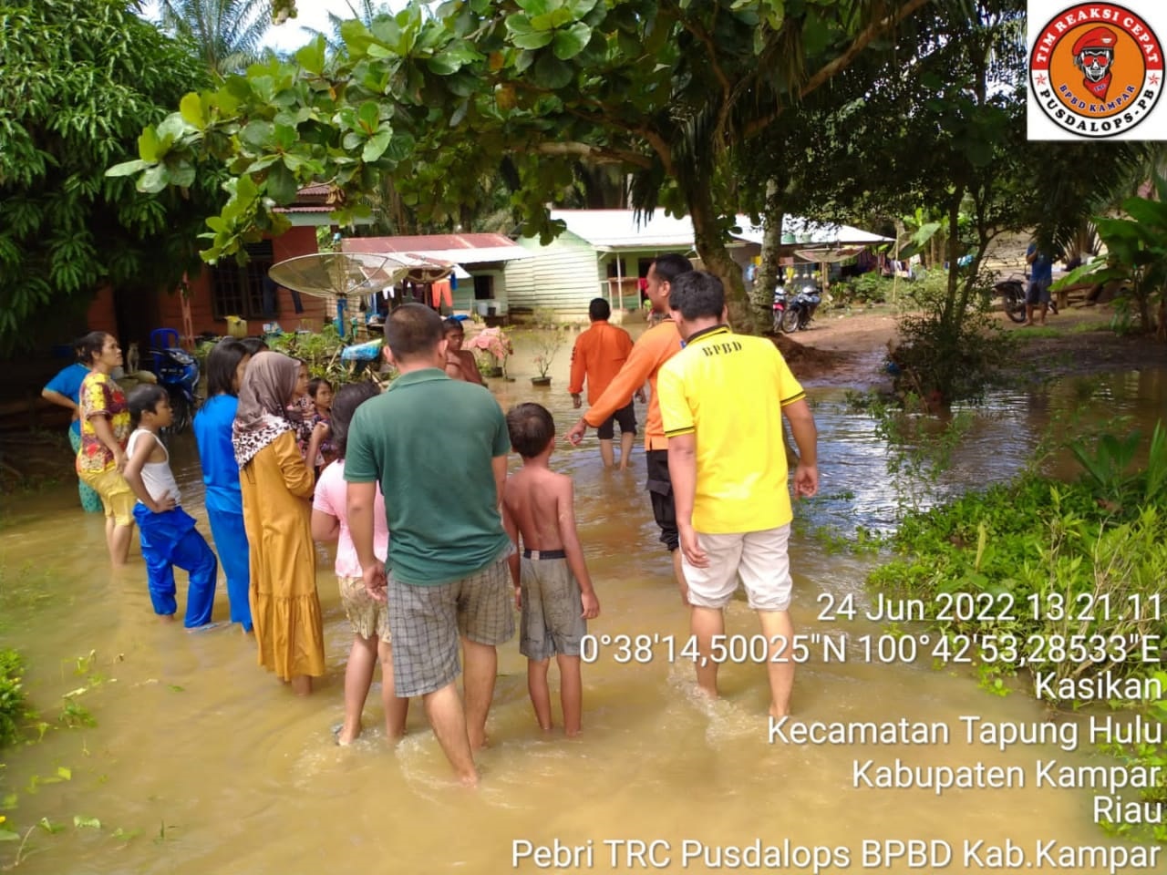 Puluhan rumah warga di Desa Kasikan, Kecamatan Tapung Hulu terendam banjir, Jumat (24/6/2022).